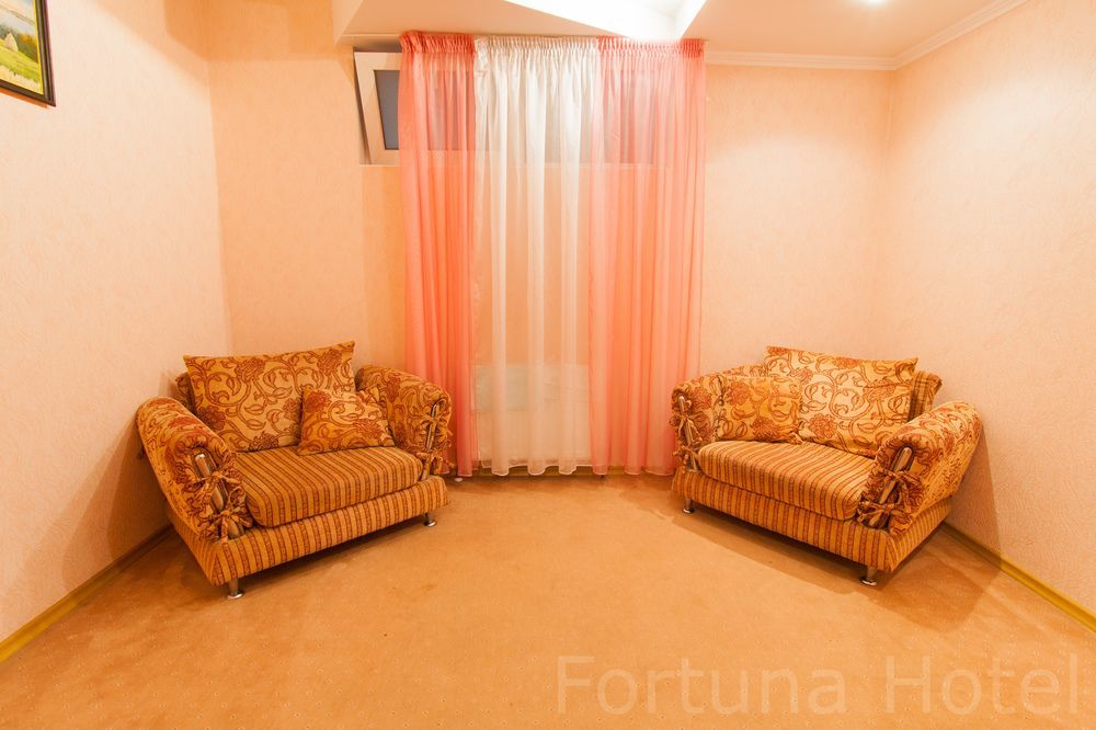 Fortuna Hotel Chişinau Exteriör bild