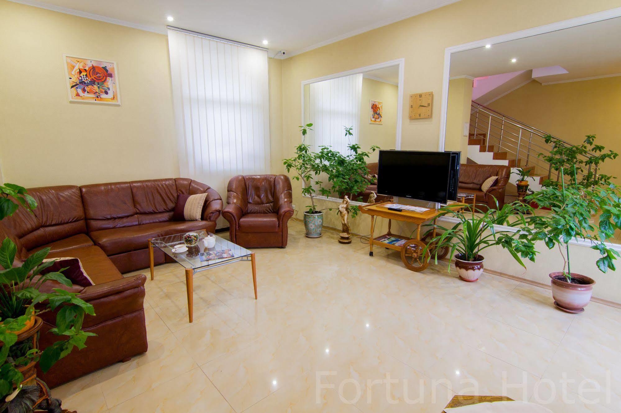 Fortuna Hotel Chişinau Exteriör bild