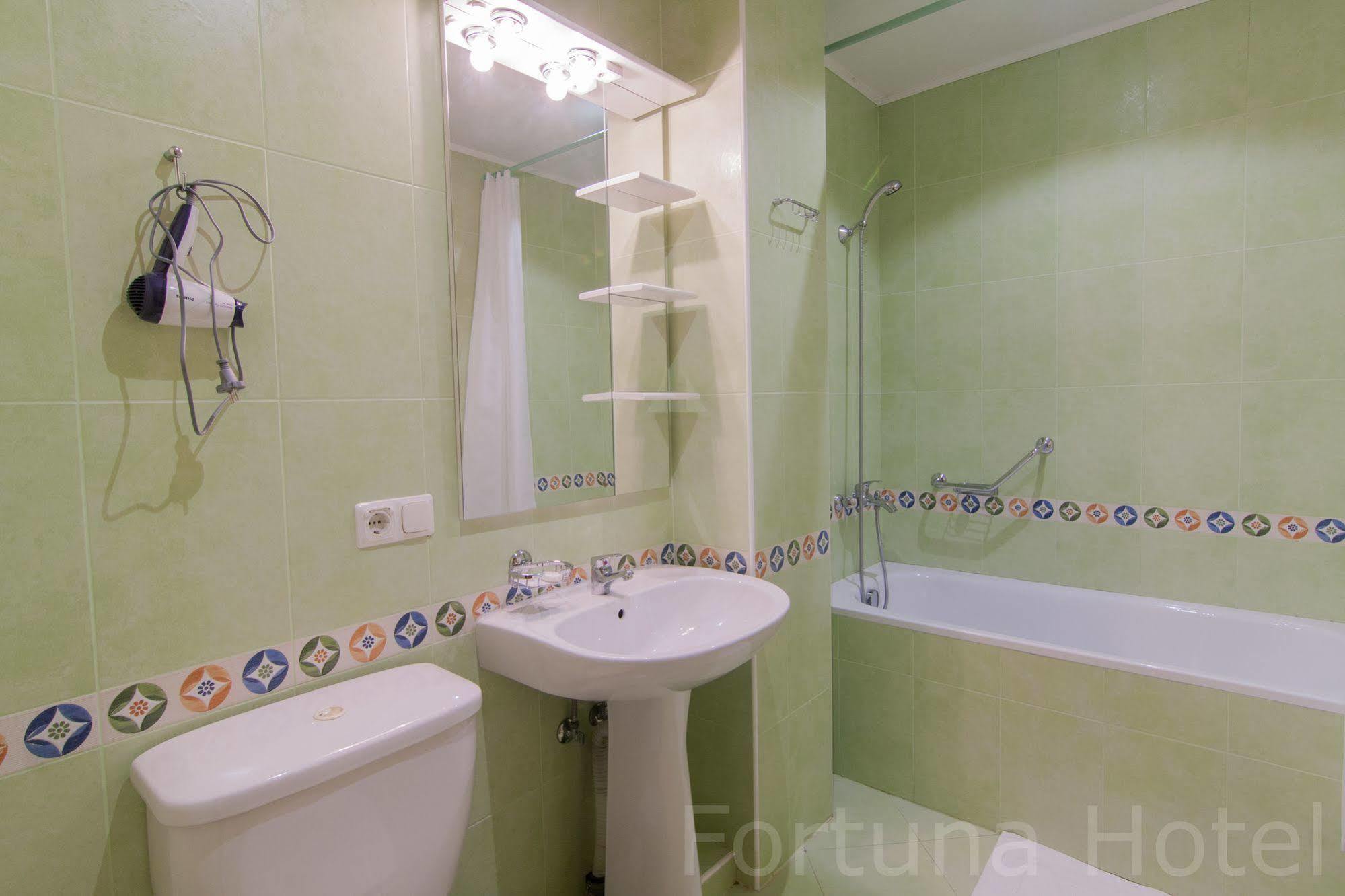 Fortuna Hotel Chişinau Exteriör bild