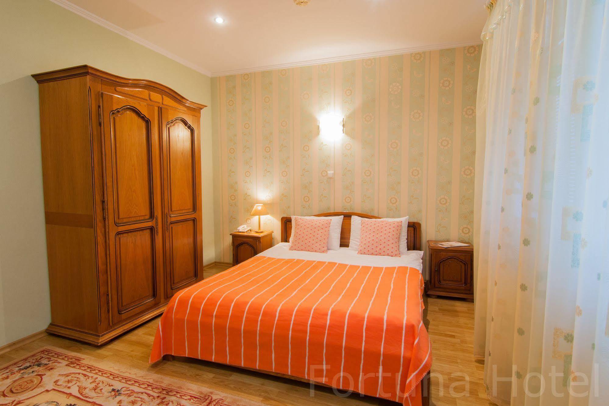 Fortuna Hotel Chişinau Exteriör bild