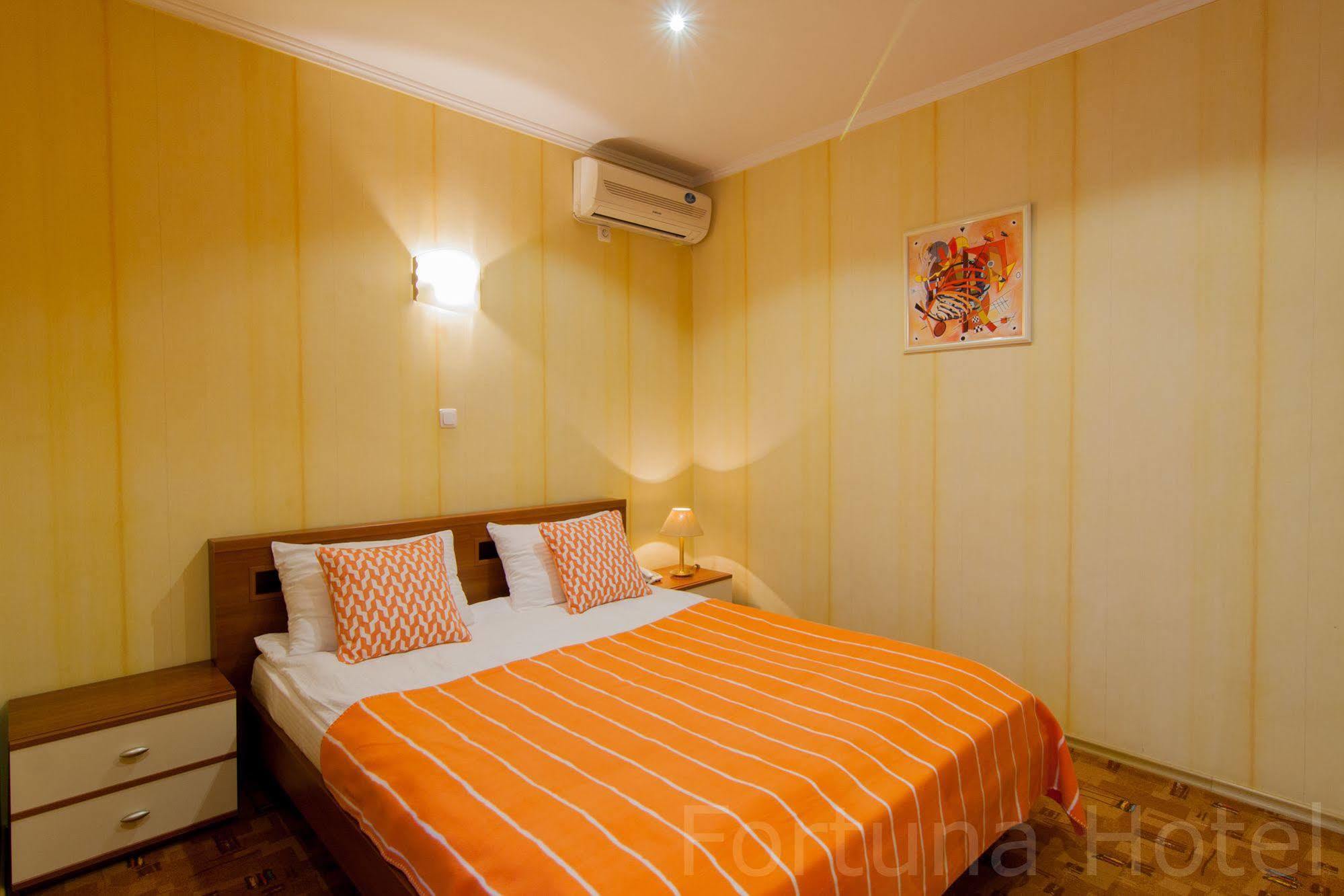 Fortuna Hotel Chişinau Exteriör bild
