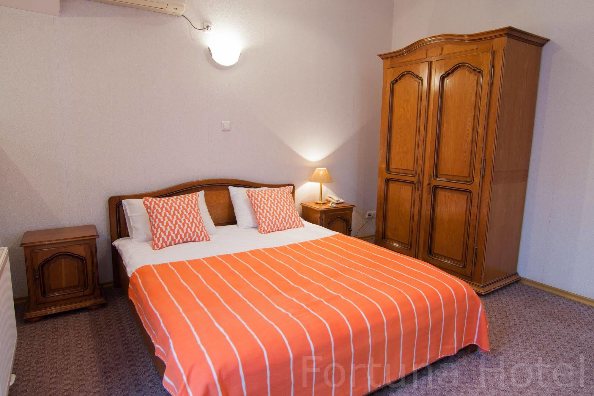 Fortuna Hotel Chişinau Exteriör bild