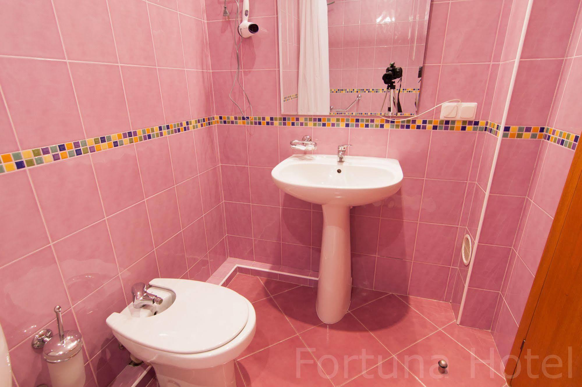 Fortuna Hotel Chişinau Exteriör bild